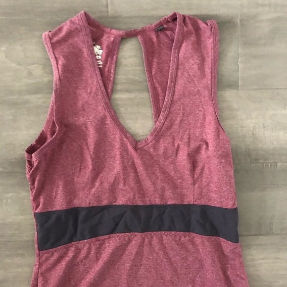 Roots Like New red athletic tank top size M - Picture 2 of 8